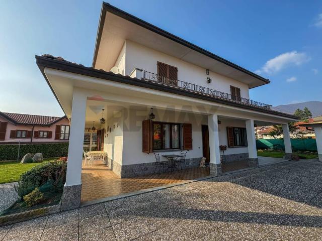 Villa Indipendente in vendita a Comunità Montana del Piambello, Saltrio