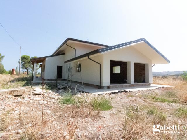 Villa Indipendente in vendita a Santa Maria del Monte, Saludecio