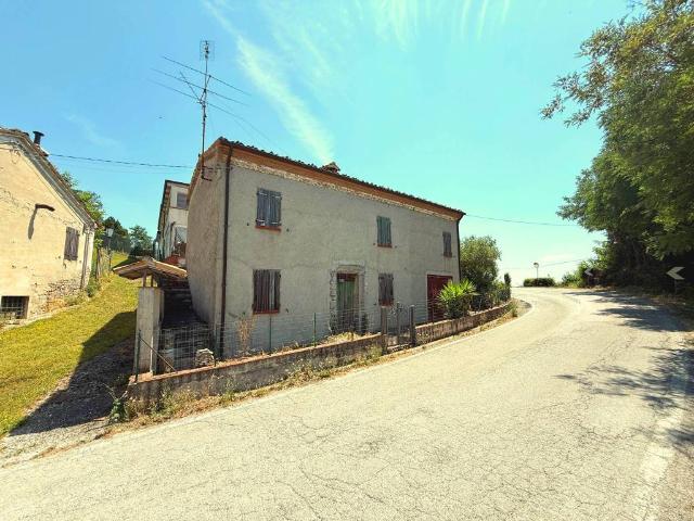 Villa Indipendente in vendita a Saludecio, Reggio Emilia