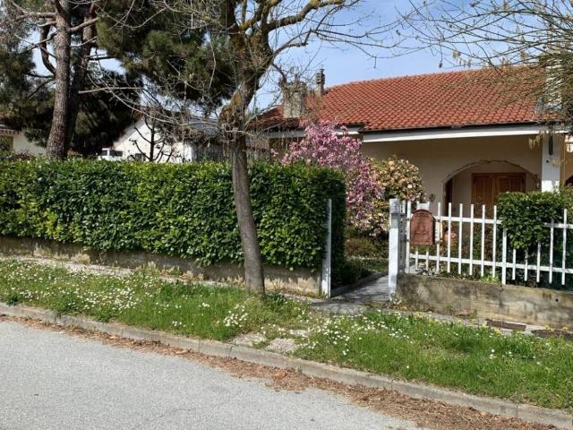 Villa Indipendente in vendita a Stella, Piemonte