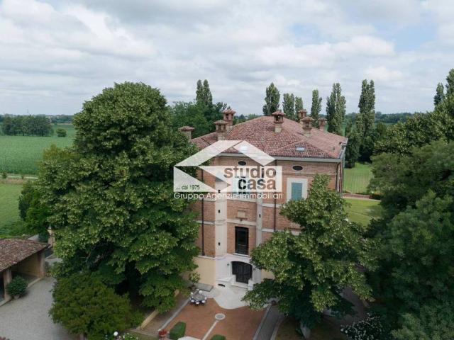 Villa Indipendente in vendita a Salvirola, Lombardia