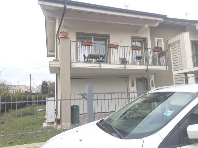 Villa Indipendente in vendita a Samarate, Lombardia
