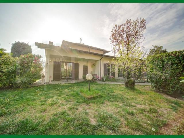 Villa Indipendente in vendita a Samarate, Lombardia