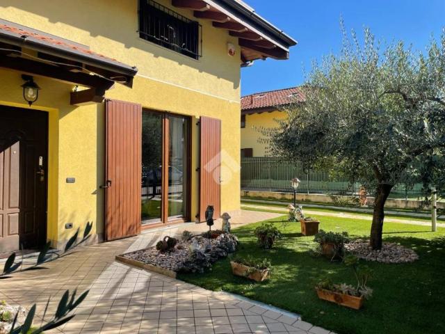 Villa Indipendente in vendita a Cascina Romanetti, Samarate