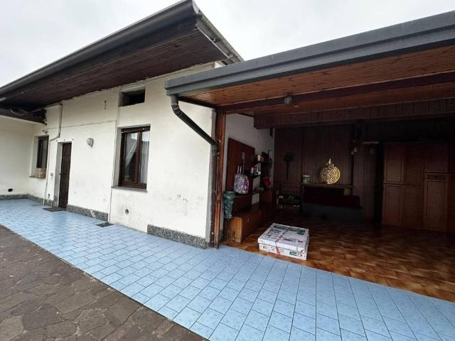 Villa Indipendente in vendita a Samarate, Lombardia
