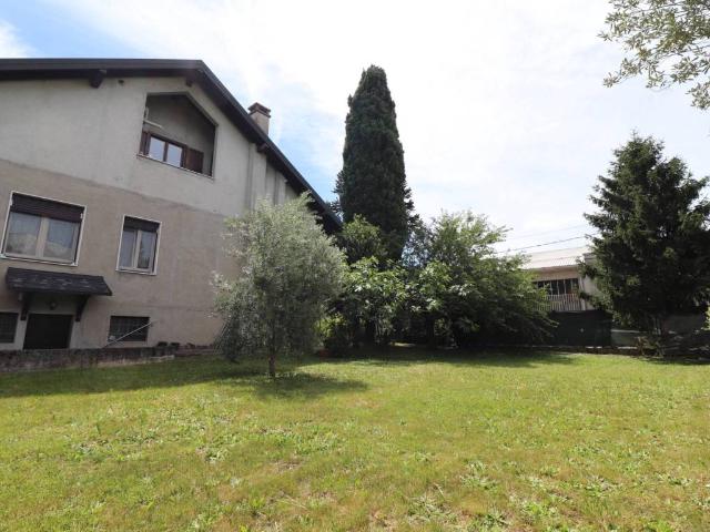 Villa Indipendente in vendita a Samarate, Lombardia