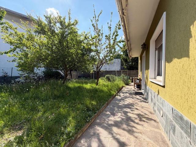 Villa Indipendente in vendita a Samarate, Lombardia