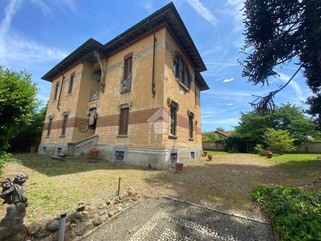 Villa Indipendente in vendita a Samarate, Lombardia