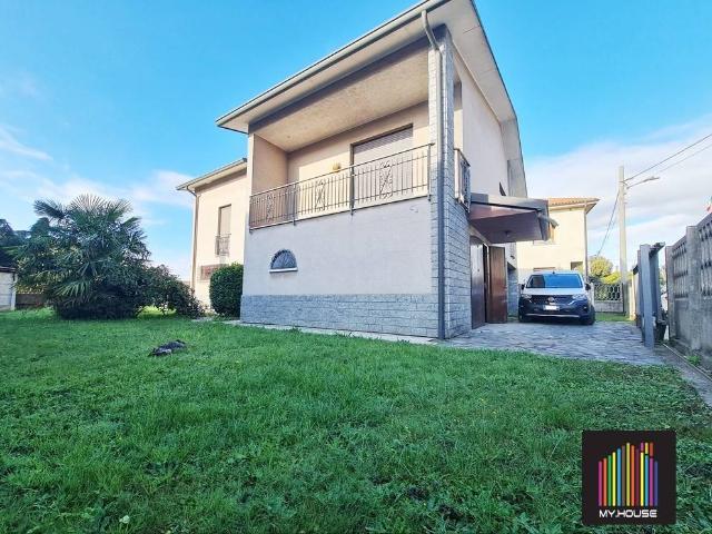 Villa Indipendente in vendita a Samarate, Lombardia