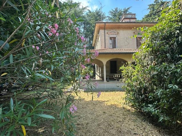 Villa Indipendente in vendita a Samarate, Lombardia
