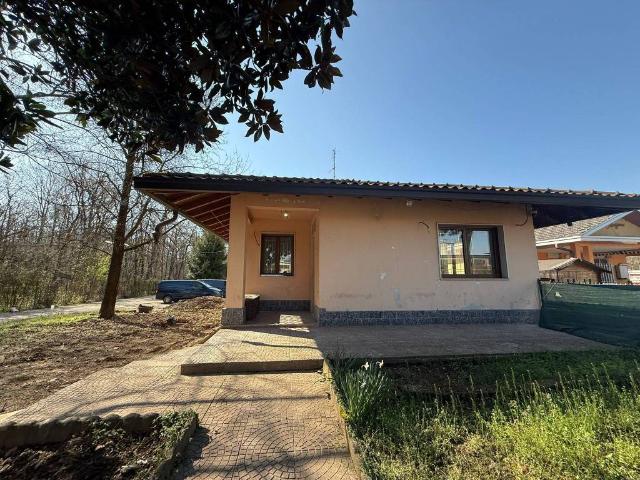 Villa Indipendente in vendita a Samarate, Lombardia