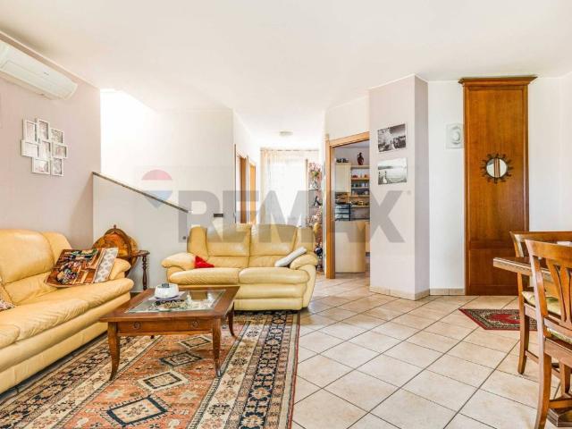 Villa Indipendente in vendita a Samarate, Lombardia