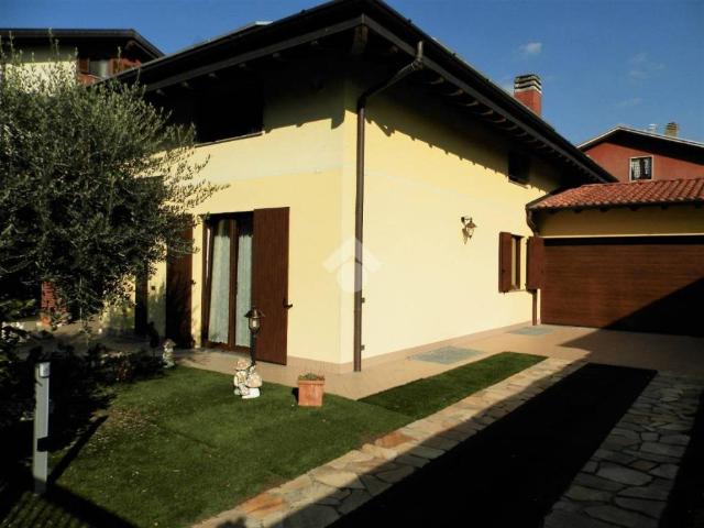 Villa Indipendente in vendita a Cascina Romanetti, Samarate