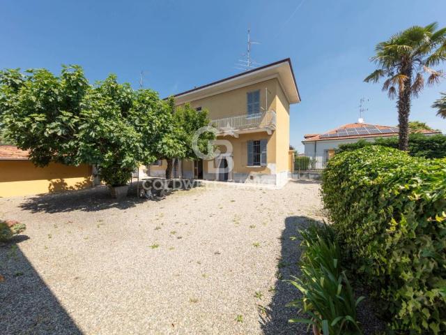 Villa Indipendente in vendita a Samarate, Lombardia