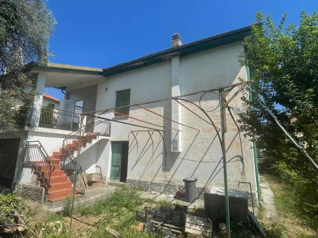 Villa Indipendente in vendita a San Bartolomeo Al Mare, Liguria