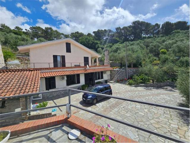 Villa Indipendente in vendita a San Bartolomeo Al Mare, Liguria