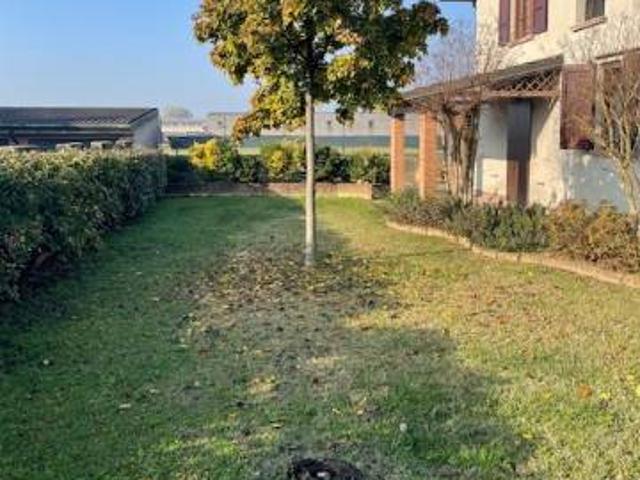 Villa Indipendente in vendita a Castelleone, Lombardia