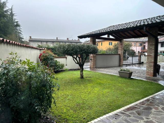 Villa Indipendente in vendita a San Bassano, Lombardia