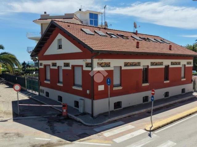 Villa Indipendente in vendita a Mare, Marche