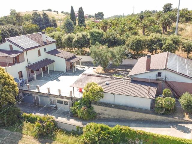 Rustico in vendita a Santa Lucia, Marche