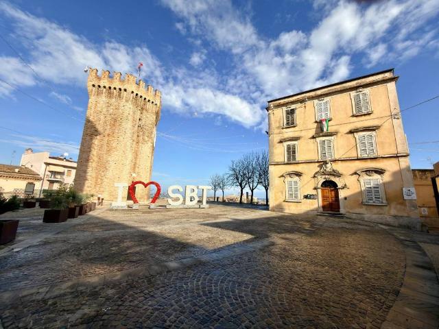 Villa Indipendente in vendita a Paese Alto, Marche