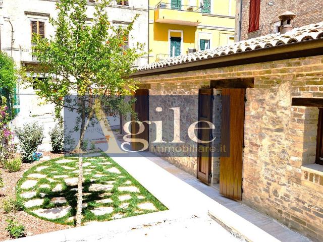 Villa Indipendente in vendita a Albula centro, Marche