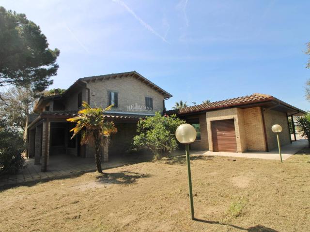 Villa Indipendente in vendita a Agraria, Marche
