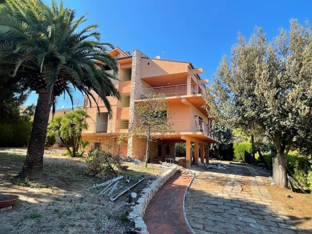 Villa Indipendente in vendita a Santa Lucia, Marche