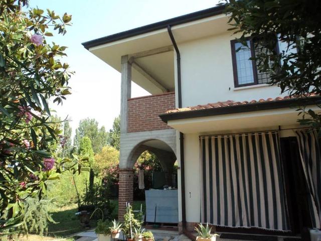 Villa Indipendente in vendita a San Benedetto Po, Lombardia