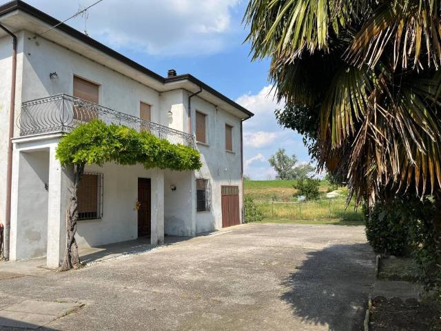 Villa Indipendente in vendita a San Benedetto Po, Lombardia