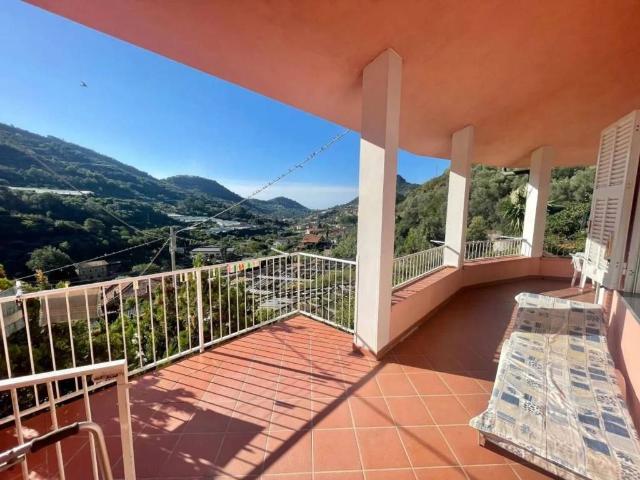 Villa Indipendente in vendita a Vallecrosia, Liguria
