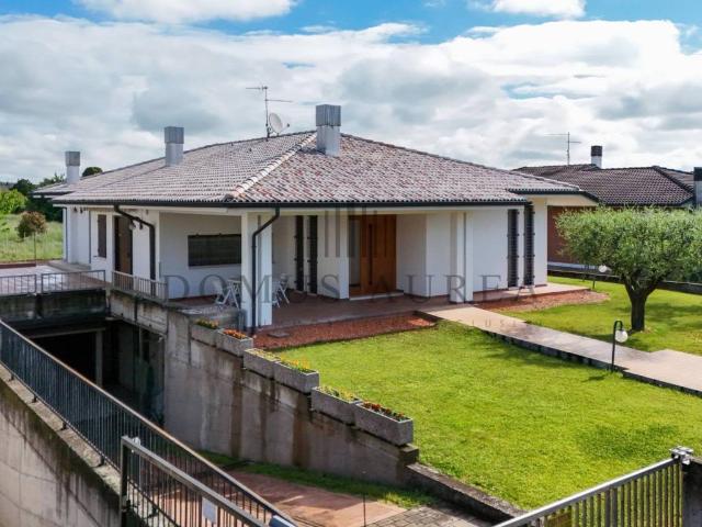 Villa Indipendente in vendita a Prova, San Bonifacio