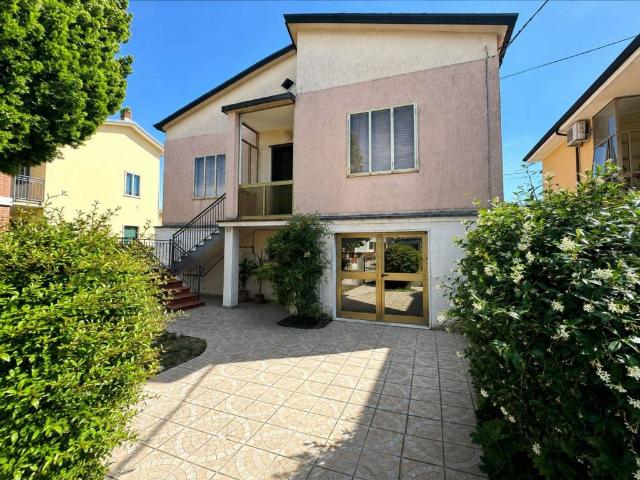 Villa Indipendente in vendita a San Bonifacio, Veneto