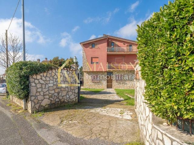 Villa Indipendente in vendita a Colle La Torre, Roma Capitale