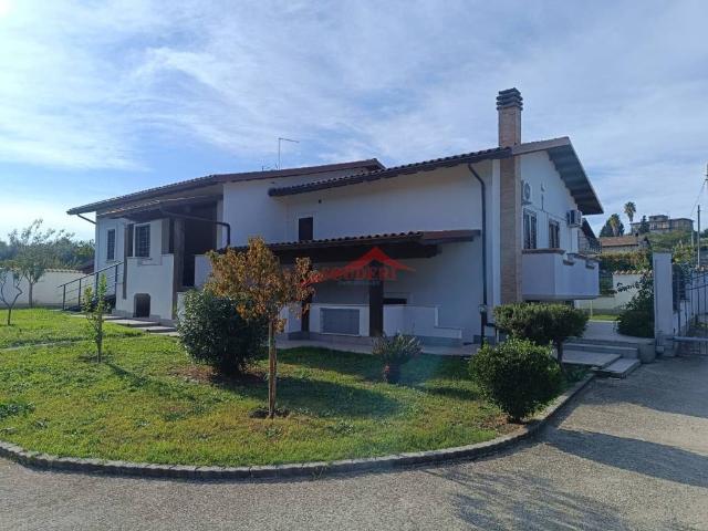 Villa Indipendente in vendita a Roma Capitale, Lazio