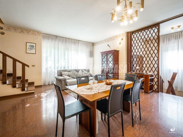 Villa Indipendente in vendita a Unione dei comuni del Sorbara, San Cesario Sul Panaro