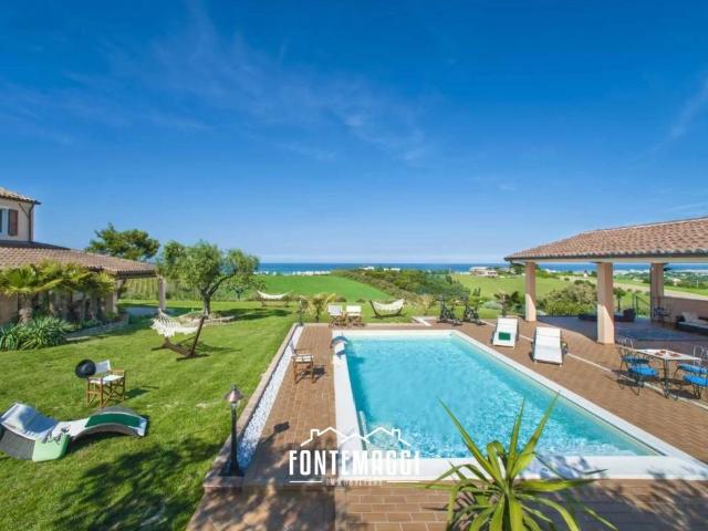 Villa Indipendente in vendita a Torrette, Marche