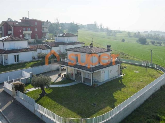 Villa Indipendente in vendita a Santa Croce, Marche