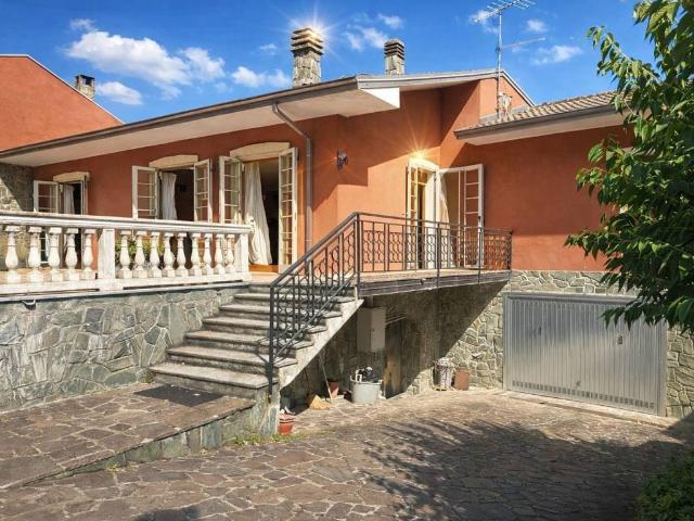 Villa Indipendente in vendita a San Damiano Al Colle, Lombardia