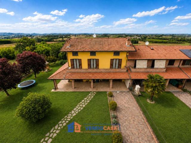 Villa Indipendente in vendita a Piemonte, Asti