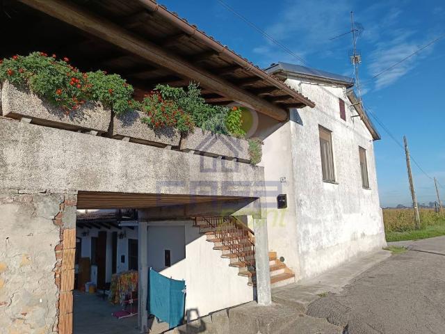 Villa Indipendente in vendita a San Daniele Po, Lombardia