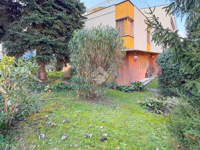 Villa Indipendente in vendita a San Donato Milanese, Lombardia