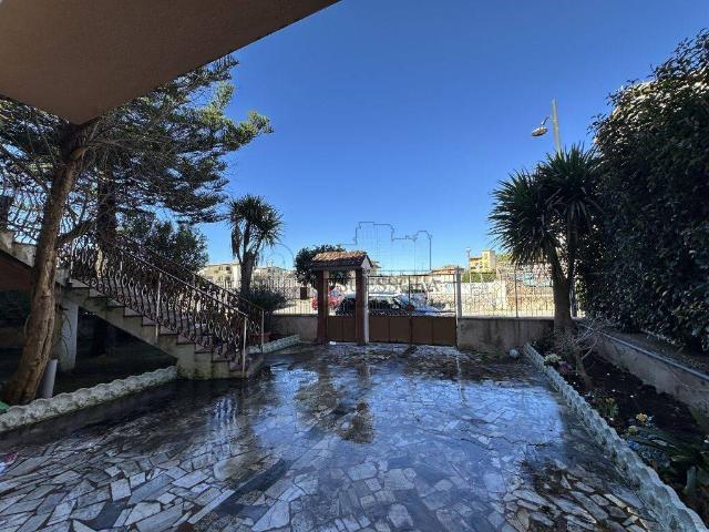 Villa Indipendente in vendita a San Felice A Cancello, Campania