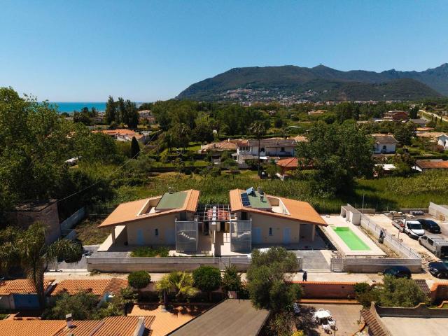 Villa Indipendente in vendita a Pantano Marino, San Felice Circeo