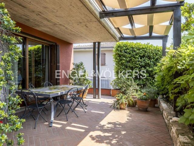 Villa Indipendente in vendita a San Felice Del Benaco, Lombardia