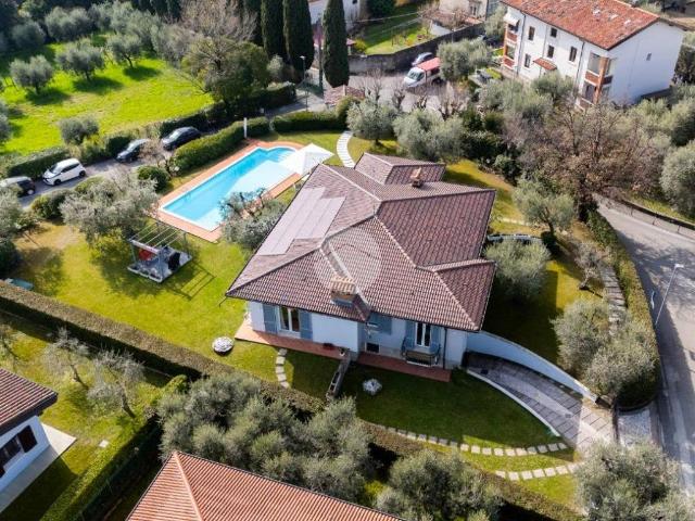 Villa Indipendente in vendita a San Felice Del Benaco, Lombardia