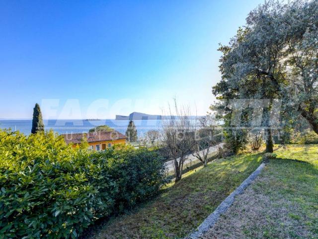 Villa Indipendente in vendita a San Felice Del Benaco, Lombardia