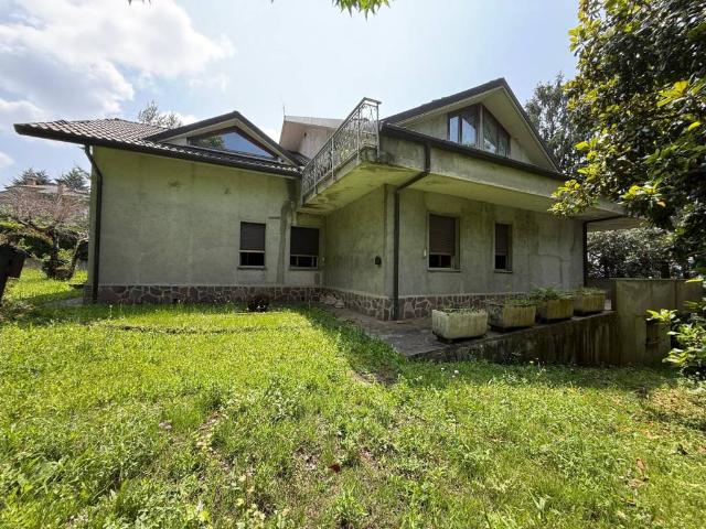 Villa Indipendente in vendita a San Fermo Della Battaglia, Lombardia