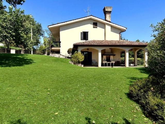 Villa Indipendente in vendita a San Floriano Del Collio, Friuli-Venezia Giulia