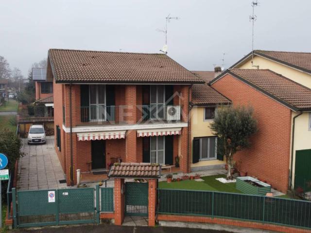 Villa Indipendente in vendita a San Genesio Ed Uniti, Lombardia